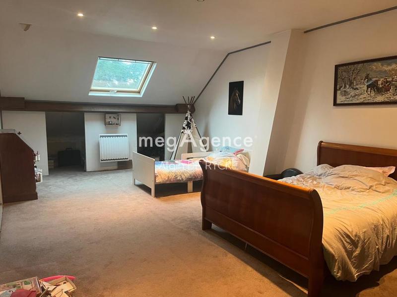 Pavillon - 220 m² - 7 pièces