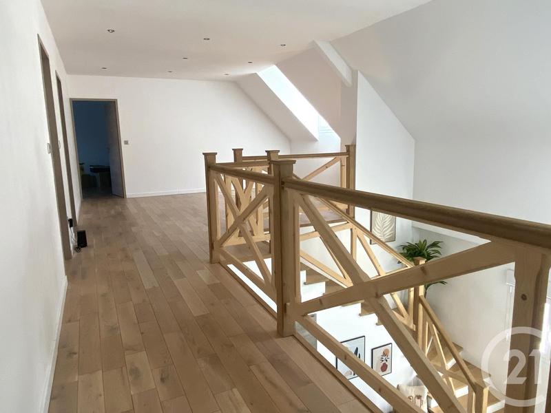 Maison - 242 m² - 8 pièces