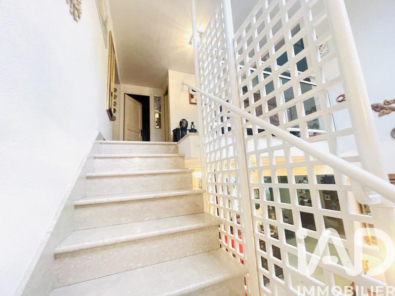 Maison - 180 m² - 8 pièces