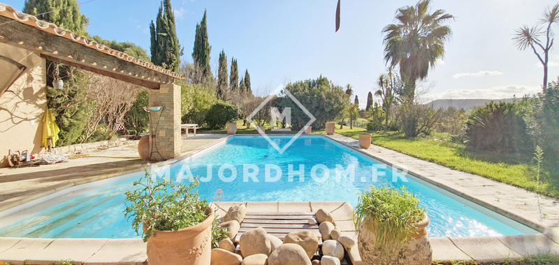 Maison - 330 m² - 8 pièces