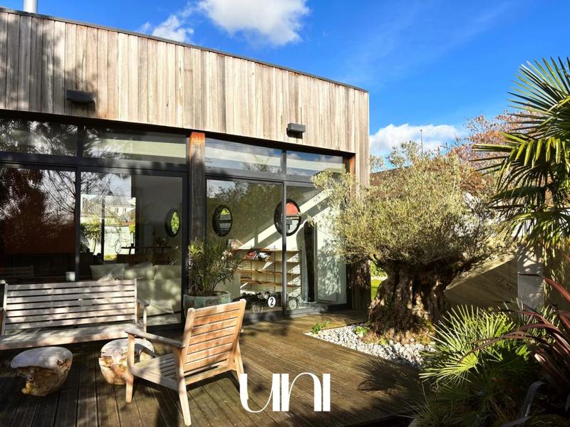 Maison - 210 m² - 6 pièces