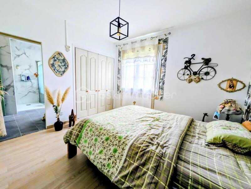 Maison traditionnelle - 214 m² - 8 pièces