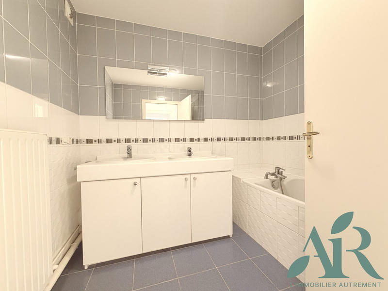 Appartement - 95 m² - 3 pièces