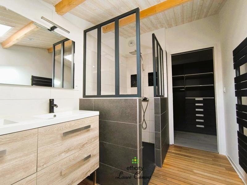 Maison - 213 m² - 6 pièces