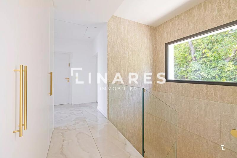 Villa - 300 m² - 9 pièces