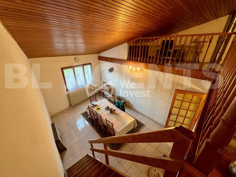 Maison - 231 m² - 7 pièces