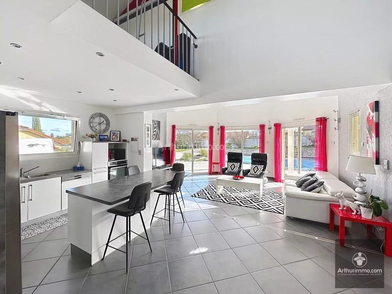 Maison - 145 m² - 6 pièces