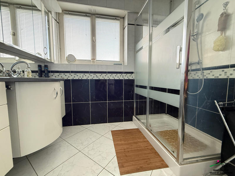 Maison - 255 m² - 10 pièces