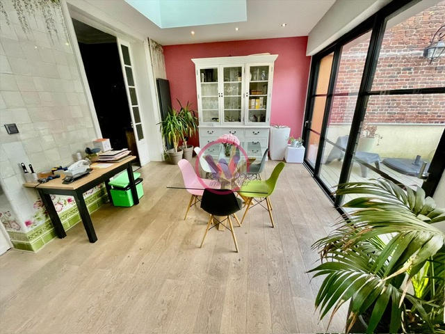 Maison - 207 m² - 9 pièces