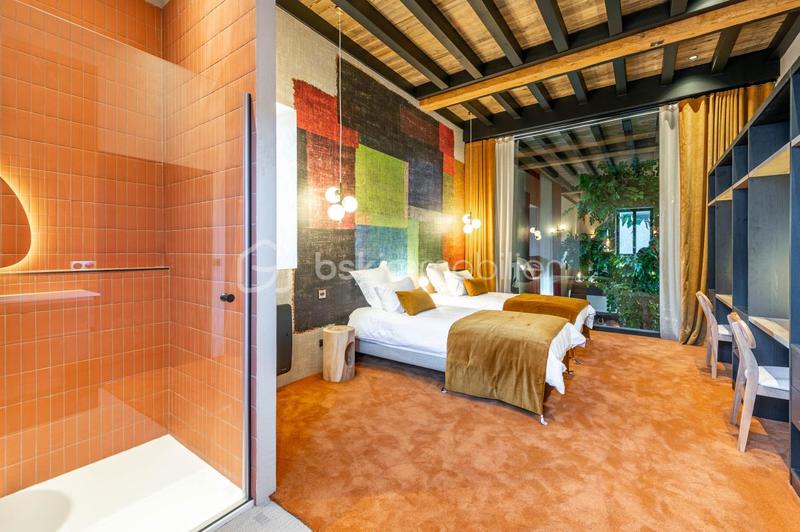 Maison - 303 m² - 8 pièces