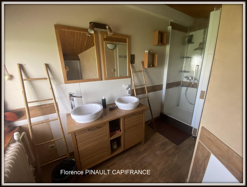 Maison - 233 m² - 9 pièces