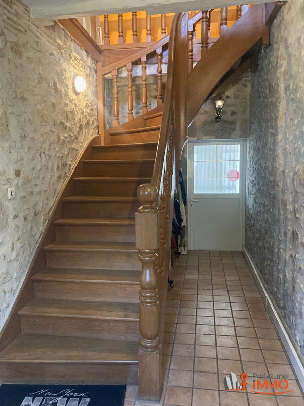 Maison - 335 m² - 12 pièces