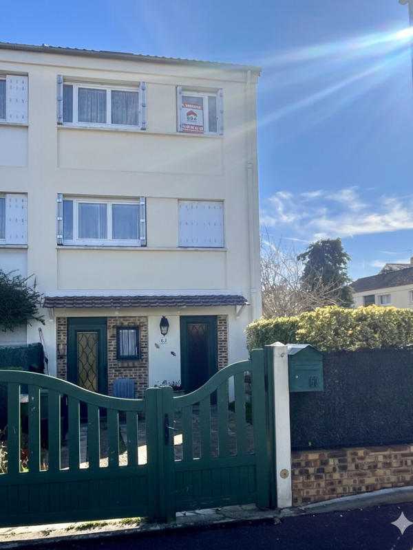 Maison - 90 m² - 5 pièces