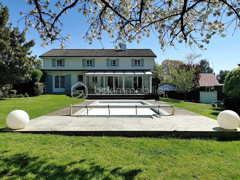 Maison - 248 m² - 11 pièces