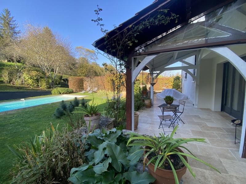 Maison traditionnelle - 168 m² - 6 pièces