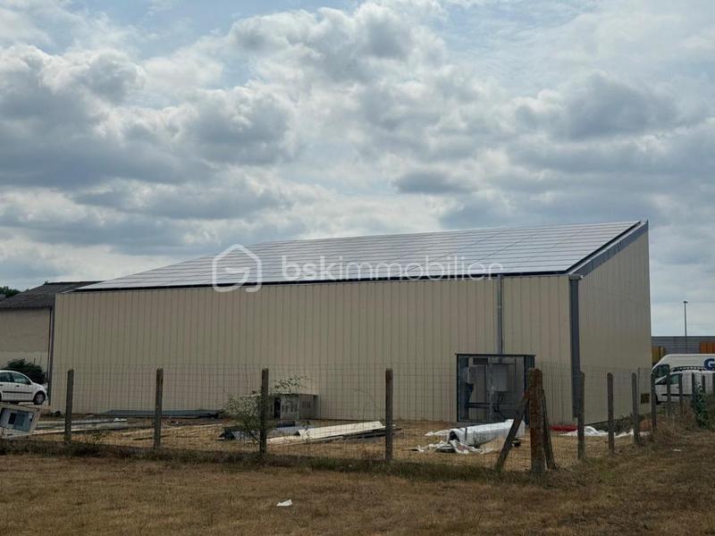 Local d'activité / Entrepôt - 900 m² - 3 pièces