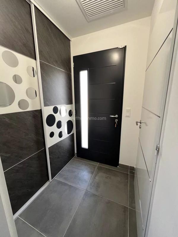 Maison - 213 m² - 7 pièces