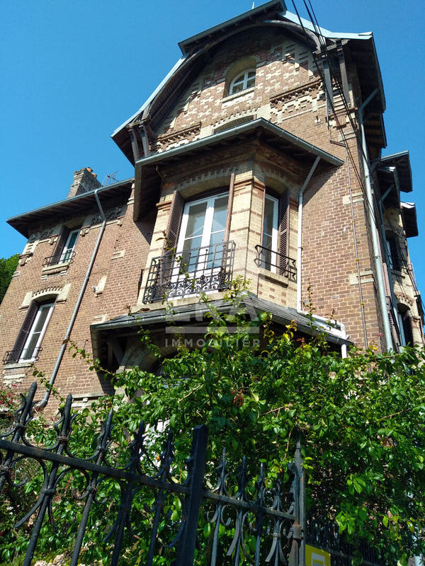 Immeuble - 105 m² - 12 pièces