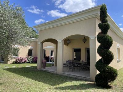 Maison - 240 m² - 6 pièces