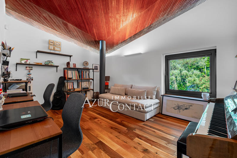 Villa - 245 m² - 6 pièces