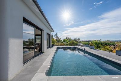 Maison - 180 m² - 5 pièces