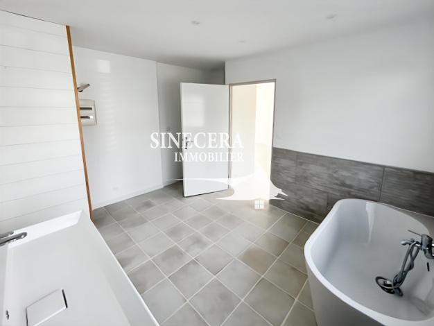 Maison - 170 m² - 8 pièces