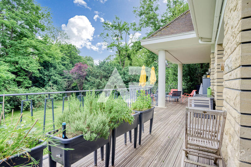 Maison - 278 m² - 11 pièces