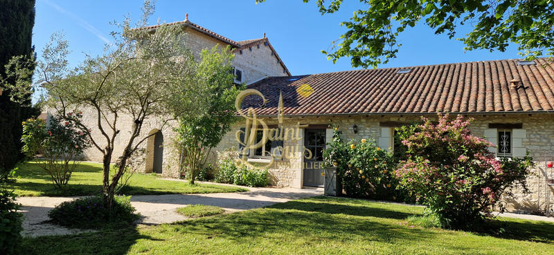 Maison - 265 m² - 8 pièces