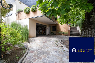 Maison - 239 m² - 10 pièces