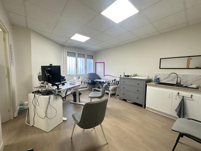 Local d'activités - 182 m²