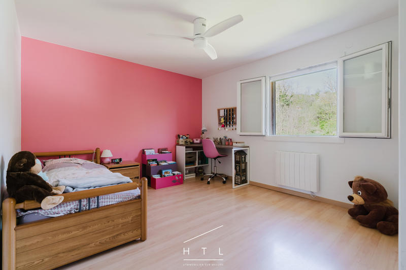 Maison - 225 m² - 9 pièces