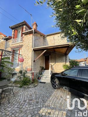 Maison - 90 m² - 5 pièces
