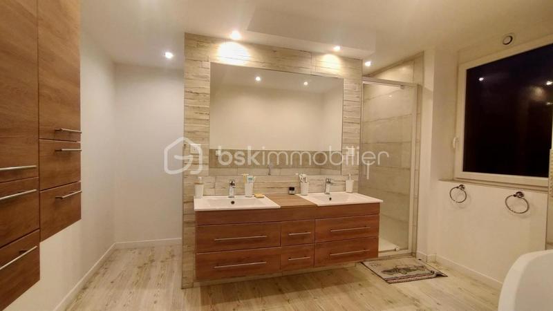 Maison - 258 m² - 8 pièces