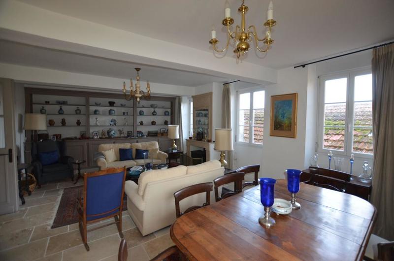 Maison - 210 m² - 7 pièces