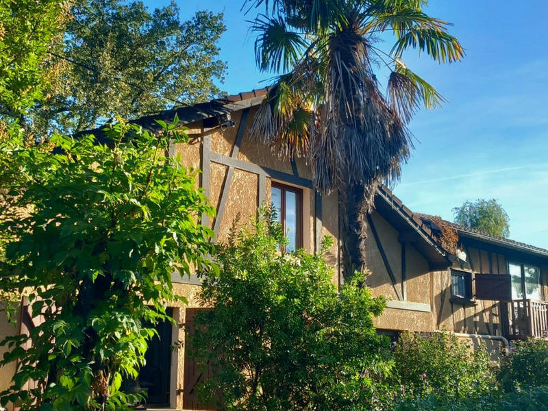 Maison - 180 m² - 8 pièces