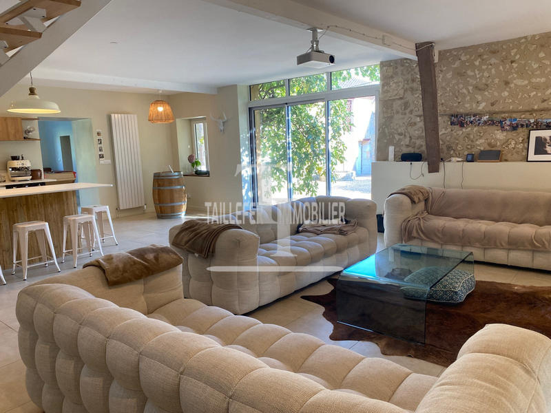 Maison - 298 m² - 9 pièces