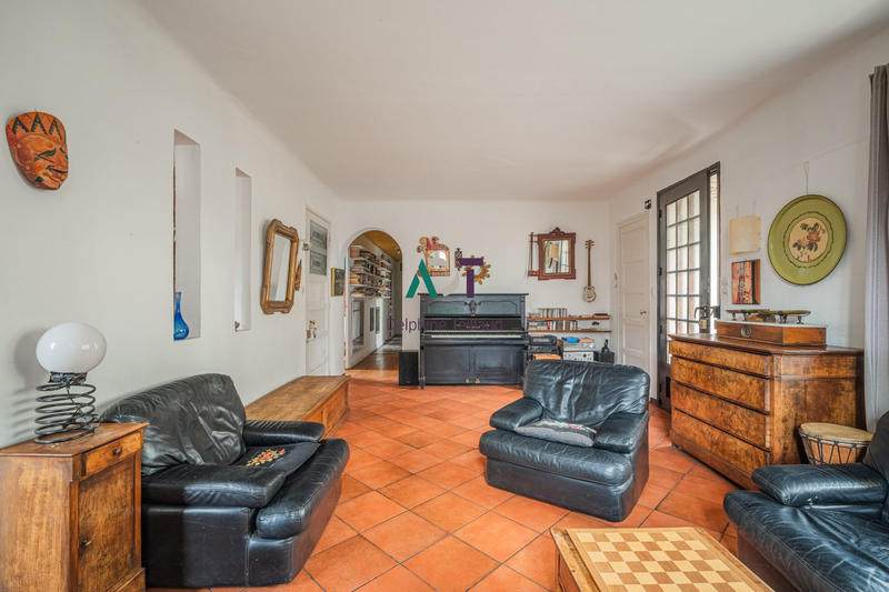 Maison traditionnelle - 181 m² - 10 pièces