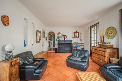 Maison traditionnelle - 181 m² - 10 pièces