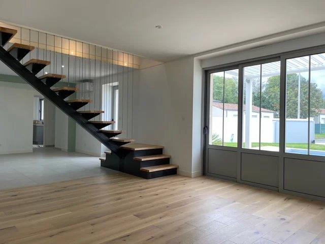 Propriété - 160 m² - 6 pièces