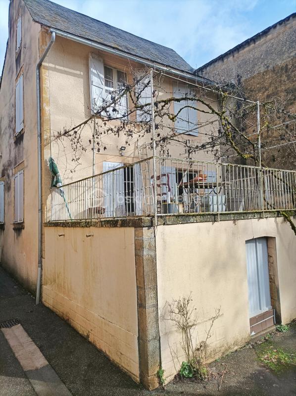 Maison - 240 m² - 6 pièces