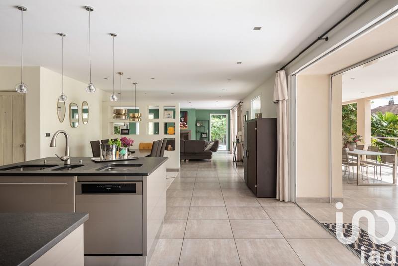 Maison de maîtres - 200 m² - 8 pièces