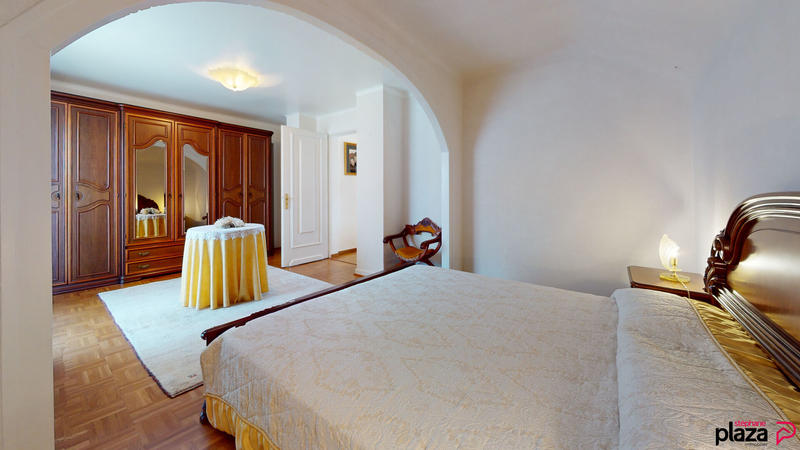 Maison - 202 m² - 8 pièces