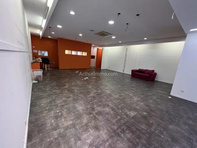 Magasins - 155 m² - 3 pièces