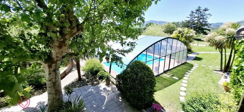 Propriété - 402 m² - 14 pièces