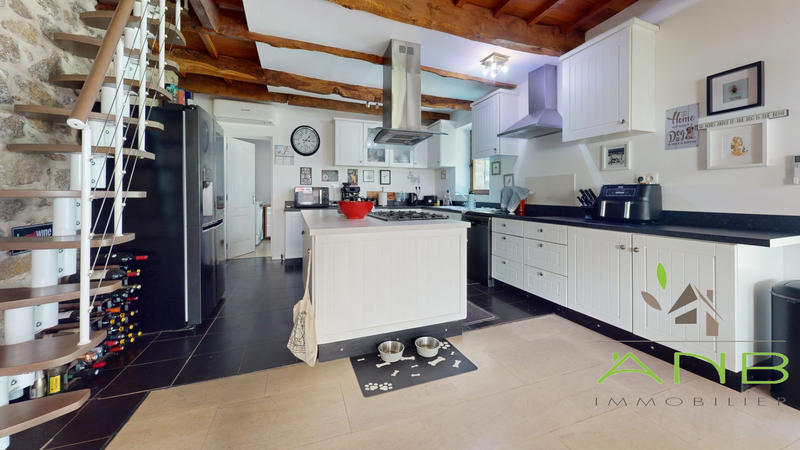 Maison - 240 m² - 13 pièces