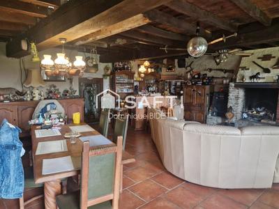 Maison - 210 m² - 7 pièces