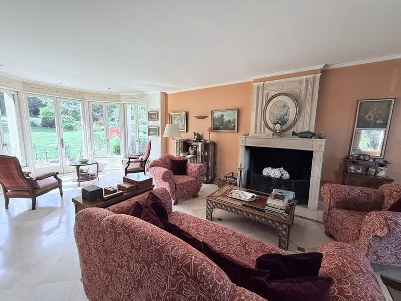 Maison - 276 m² - 9 pièces