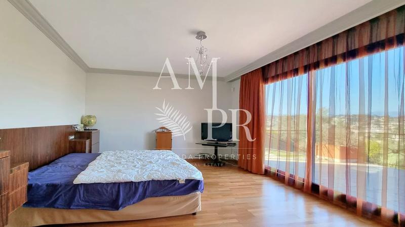 Villa - 389 m² - 10 pièces