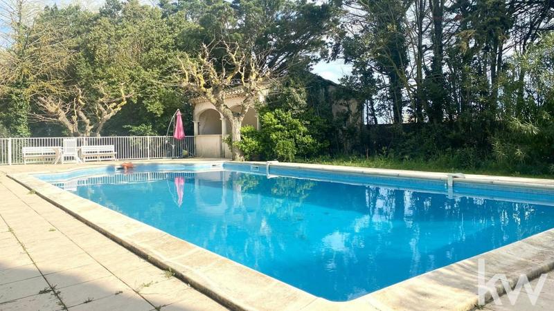 Propriété - 260 m² - 7 pièces