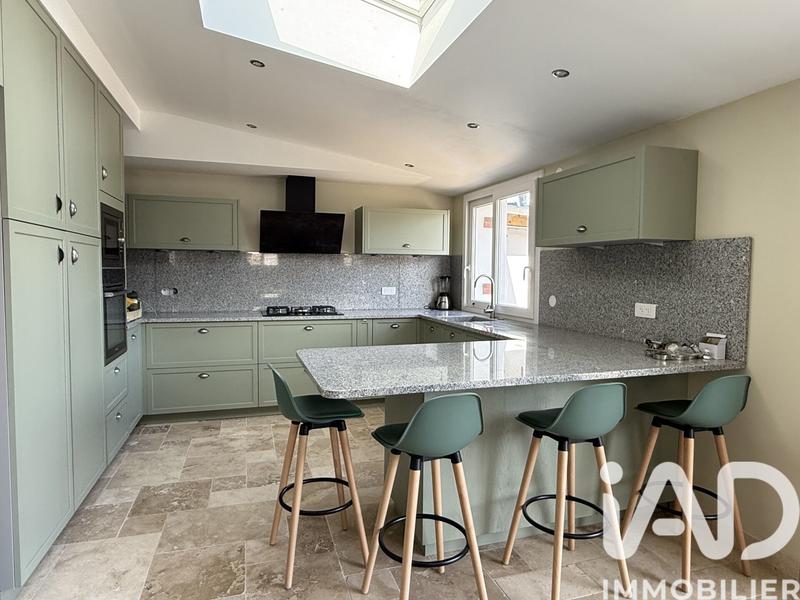 Maison - 254 m² - 8 pièces